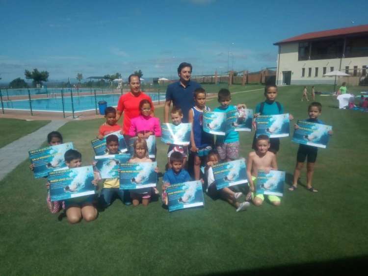 Entrega de diplomas del curso de natación