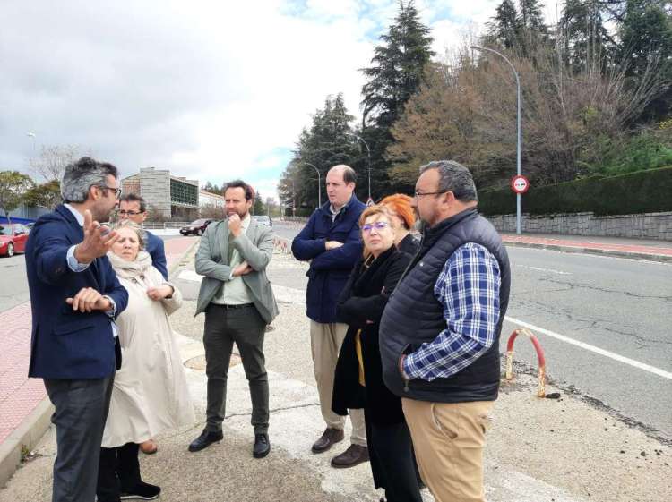 El director de carreteras junto al alcalde y concejales vista la zona de actuación en Béjar