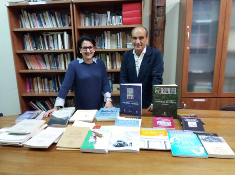 Donacion del Centro de Estudios Bejaranos a la UP de Plasencia