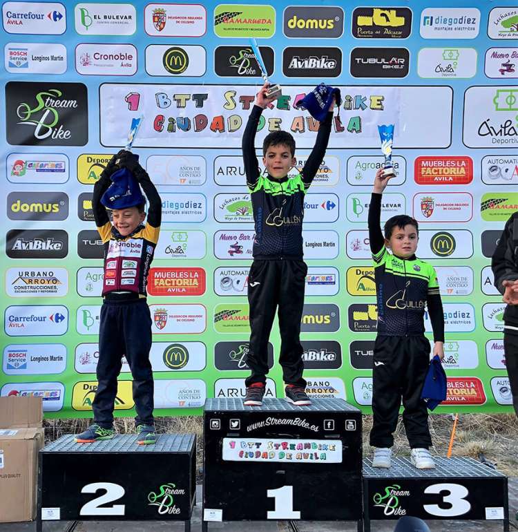 David Martín (1º) y Daniel Gómez (3º) en el pódium