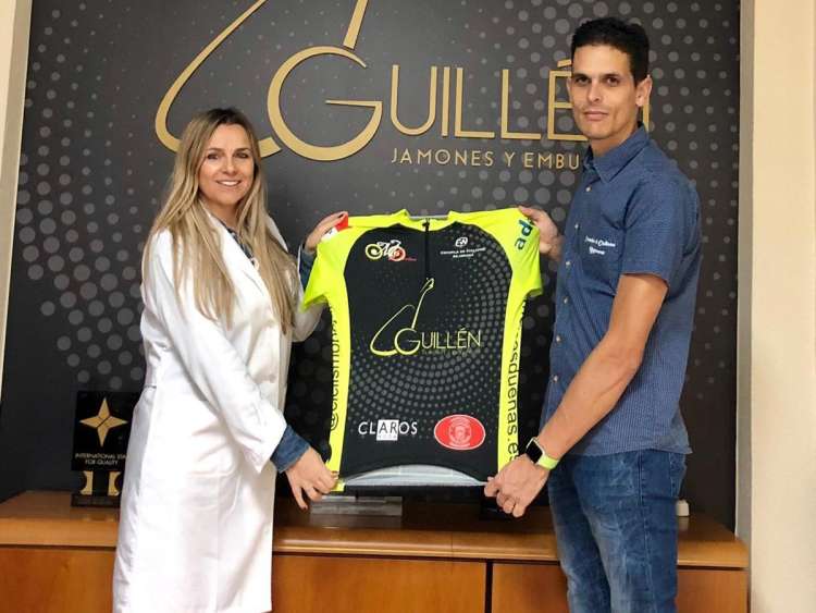 David Martín junto a una de las responsables de Ibéricos Guillén