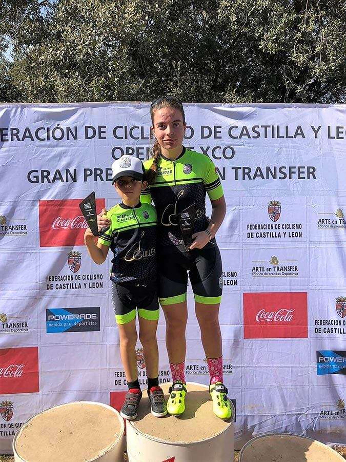 Natalia Ovejero y David Martín en el pódium de Crespos