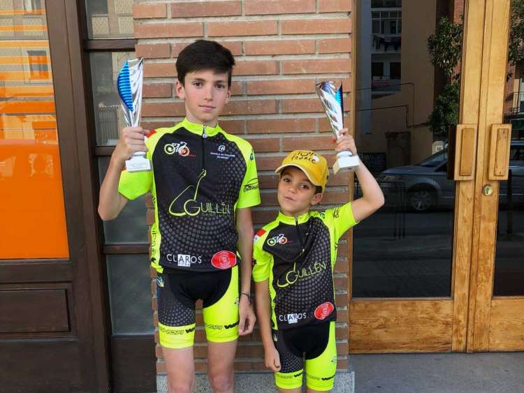 David Martin y Jorge Hernández con los trofeos conseguidos