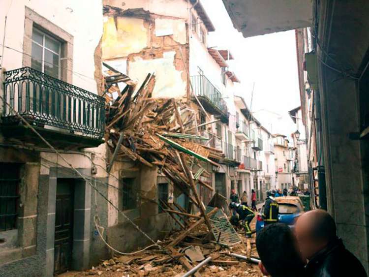 Derrumbe edificio en calle Mansilla, febrero de 2014