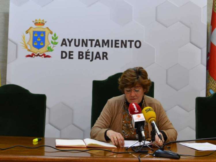 Elena Martín Vázquez en el salón de plenos del Ayuntamiento de Béjar