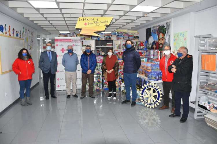 Entrega de juguetes Rotary  Club a Cruz Roja