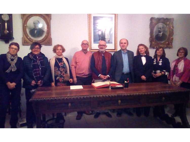 Premiados y acompañantes junto a la directiva del Casino Obrero