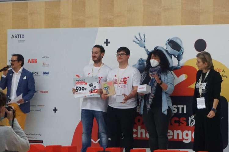 Entrega de premios al equipo "Illegal Béjar Bots" , que fue ganador en la competición de la categoría II en su primera participación en la competición ASTI Challenge 2022 celebrada el 7 de mayo en el Museo de la evolución humana de Burgos.