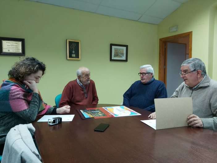 Un momento del acto de entrega de la recaudación de la Hermandad a Cáritas de Béjar