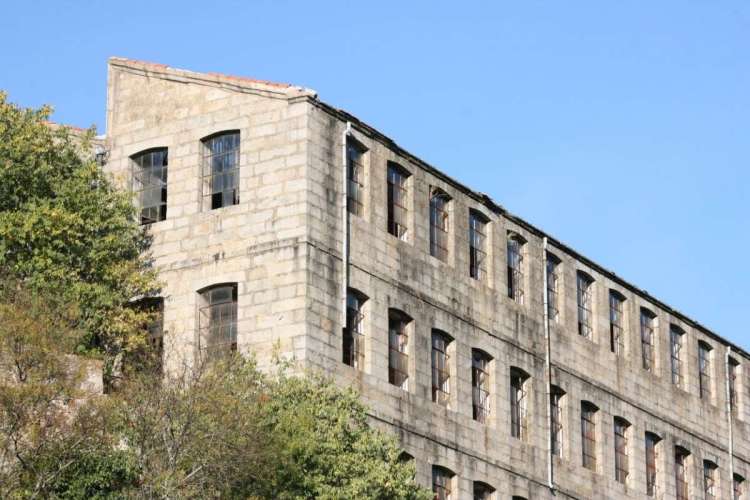 Edificio de una antigua fábrica textil de Béjar