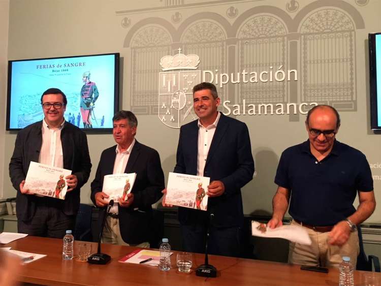 Ignacio Coll, Alejo Riñones, Julián Barrera y Óscar Rivadeneyra durante la presentación del libro en la Diputación de Salamanca