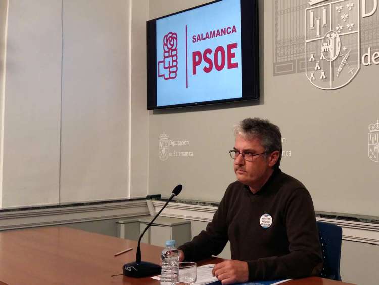 Fernando Rubio durante la presentación de las iniciativas