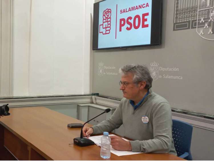 El socialista Fernando Rubio en rueda de prensa