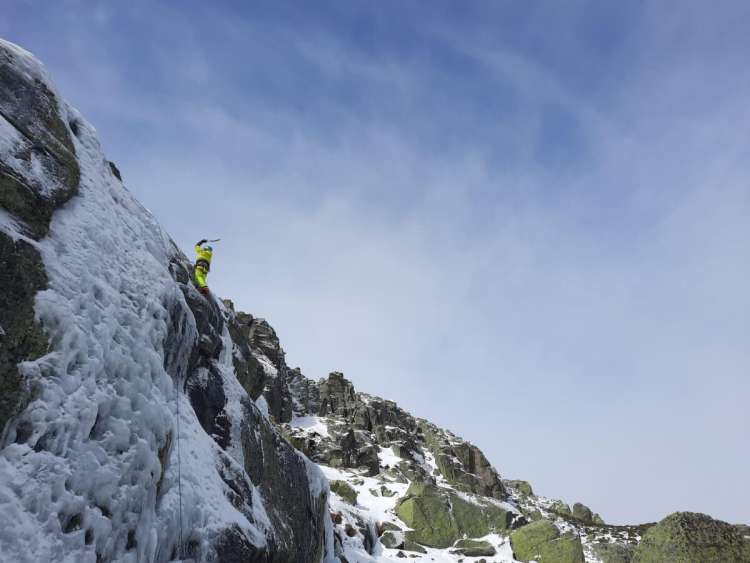 Escalada en Peña Negra de Becedas