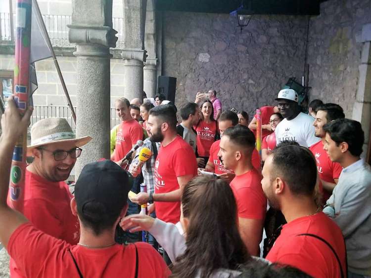 Peña El Lokal durante el pregón