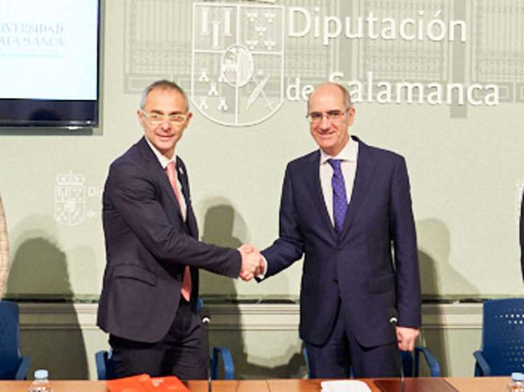 Firma del acuerdo entre La diputación y la Universidad de Salamanca