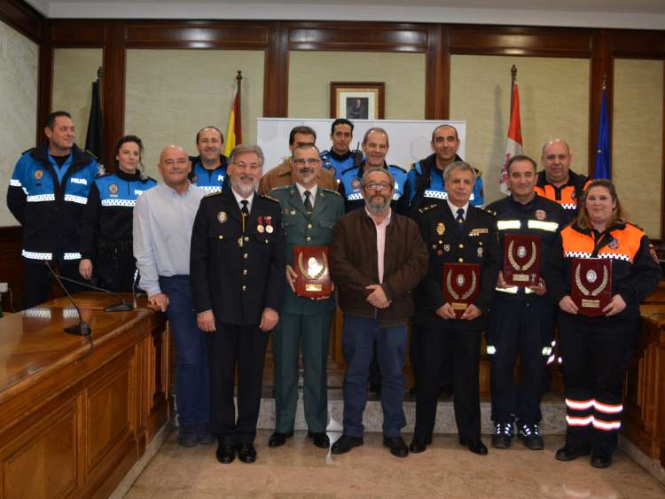 Entrega de metopas en el salon de plenos del Ayuntamiento de Béjar