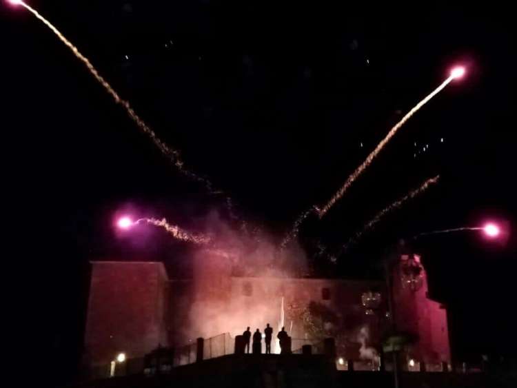 Fuegos artificiales sobre el palacio ducal de Béjar