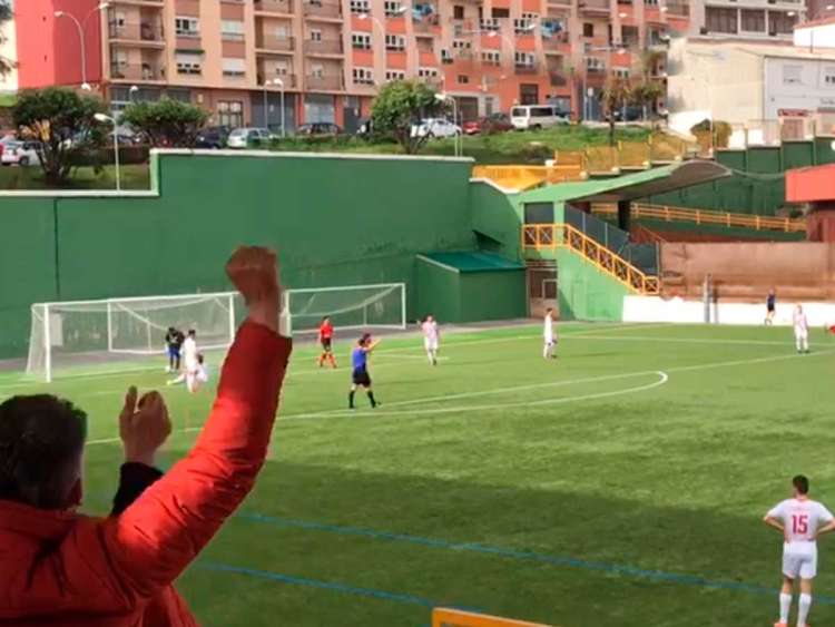 Un momento del partido entre el Béjar Industrial y el Hergar