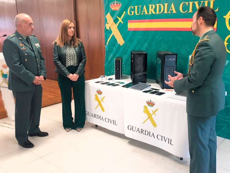 Material incautado por la Guardia Civil durante la operación