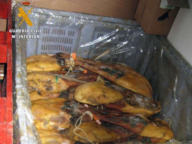 Paletas de cerdo incautadas por la Guardia Civil de Salamanca