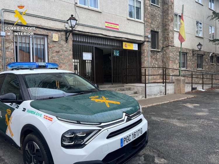 Fachada del puesto de la Guardia Civil en El Barco de Ávila