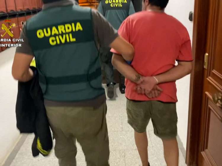 Miembros de la Guardia Civil Salamanca y persona detenida asesinato