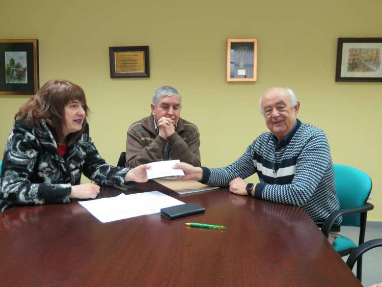 Entrega a Cáritas Interparroquial de la recaudación 