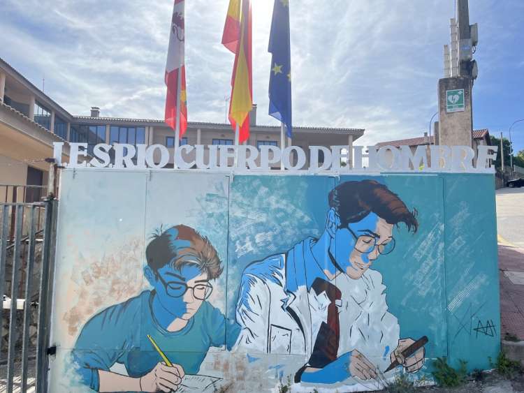Mural pintado en la entrada del IES Río Cuerpo de Hombre, Béjar