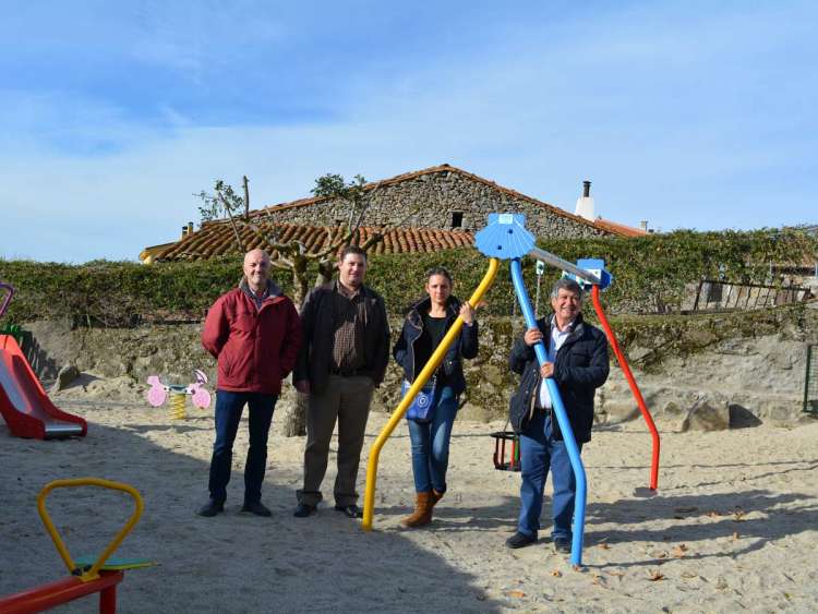 Inauguración parque infantil en Fuentebuena