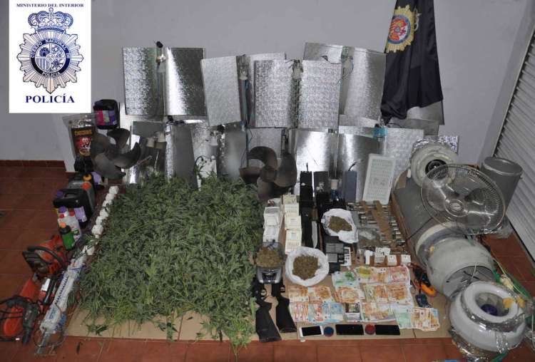 Alijo de marihuana, dinero y objetos incautados en Béjar