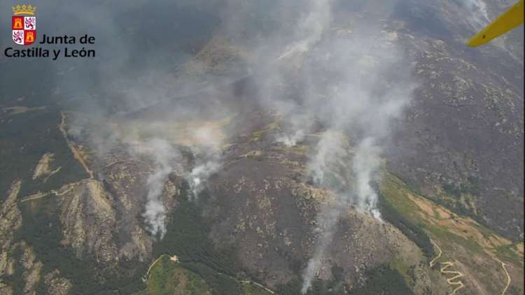 Vista aérea del incendio de Candelario
