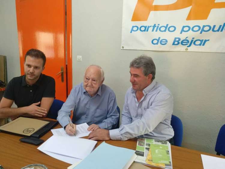 Firma del acuerdo entre IndusBéjar y el Ayuntamiento de Lagunilla