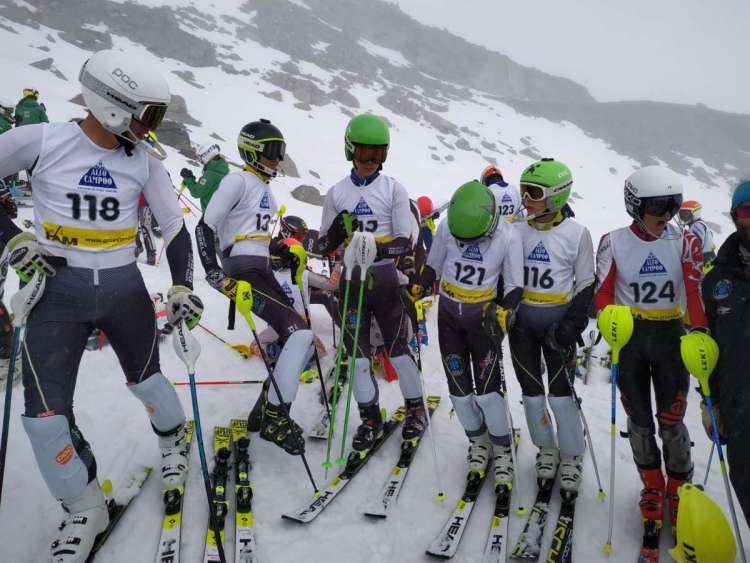 Infantiles del club de esquí la Covatilla