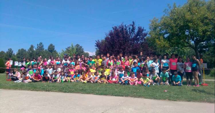 Escolares del CEIP Marques de Valero durante la disputa del Duatlón