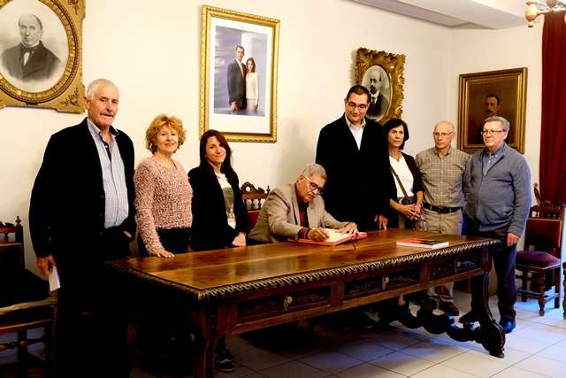 Representantes de las juntas directivas del Casino Obrero y Centro de Estudios Bejaranos junto al ponente 