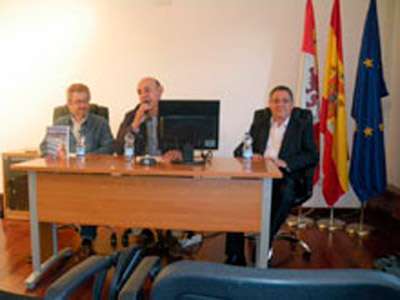 Miembros del Centro de Estudios Bejaranos en una de las conferencias