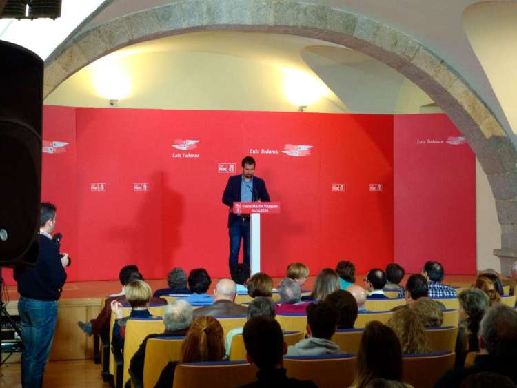 Luis Tudanca durante la presentación de Elena Martín Vázquez