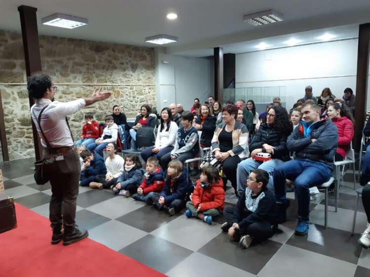 Un momento durante el espectáculo en el Casino Obrero de Candelario
