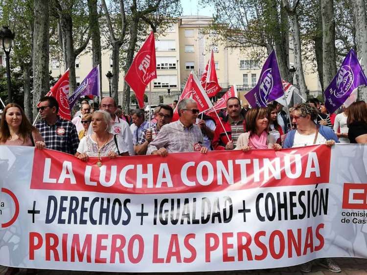 Cientos de manifestantes a su llegada al parque municipal de Béjar