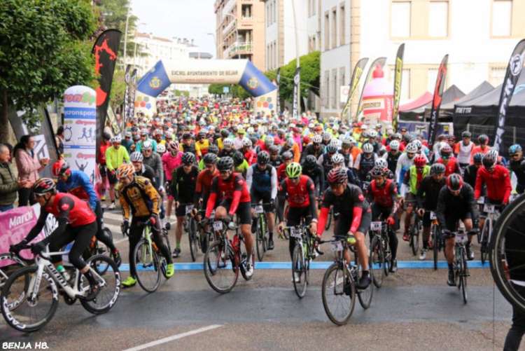Ciclistas en la salida