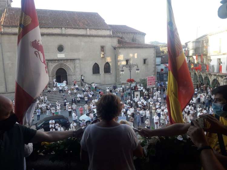 Vista de los participantes en la plaza mayor de Bejar
