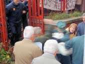 Cientos de personas increpan al acusado de la muerte de Mari Carmen