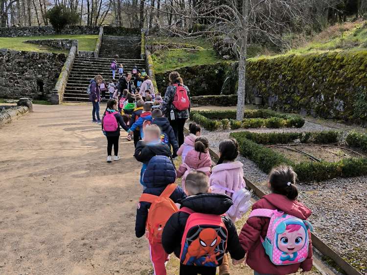 Escolares del CEIP Marques de Valero durante su visita a El Bosque de Béjar