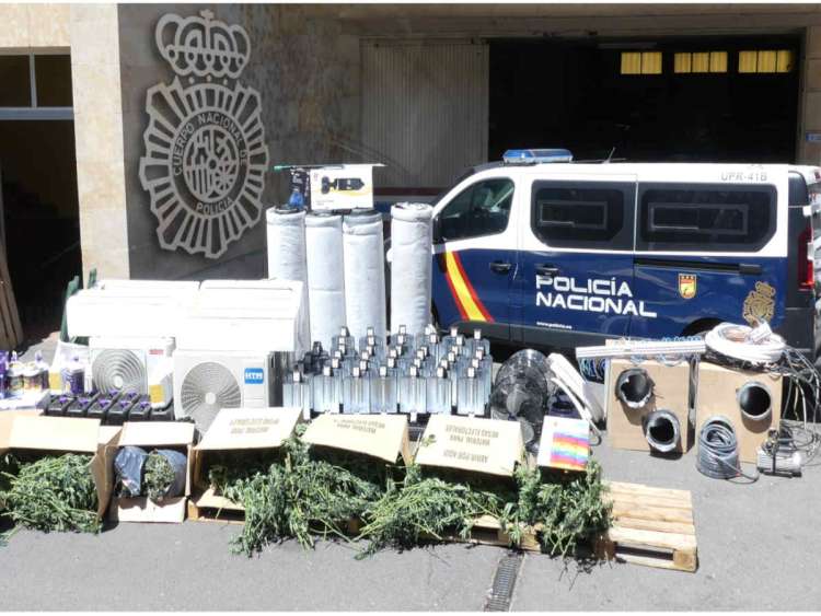 Parte del material incautado por la Policía Nacional