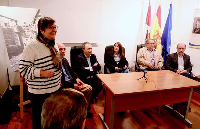Componentes de la mesa redonda organizada por el CEB para conmemorar los actos libertarios de 1868