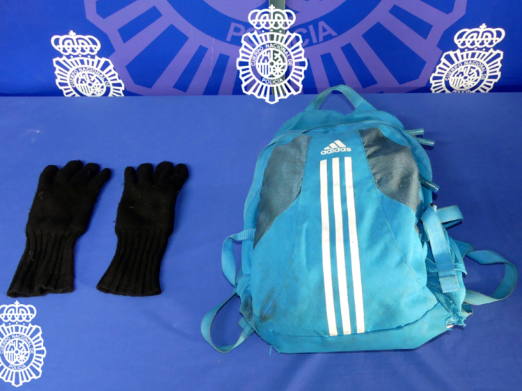 Material incautado por l aPolicía al autor de los hechos