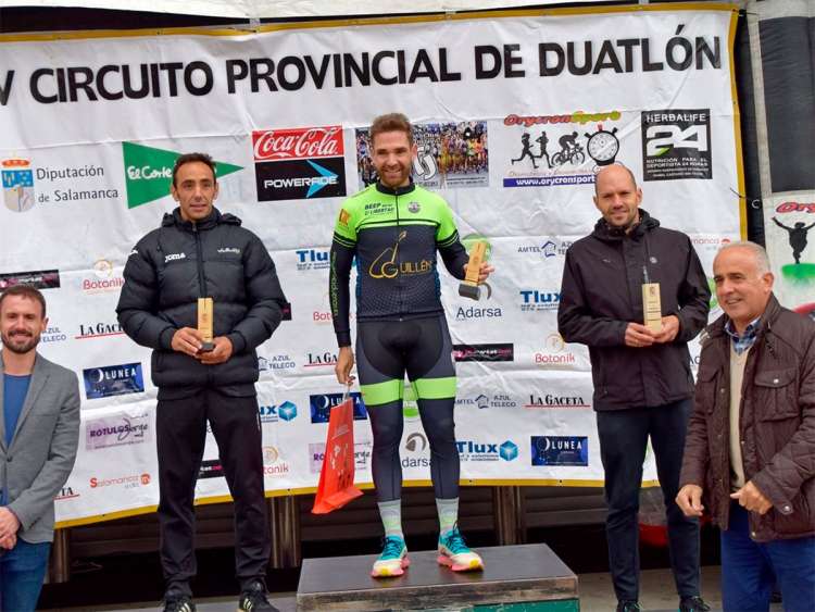 Moisés Dueñas en el pódium