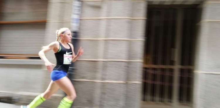 Mónica Gutiérrez a su paso por la Calle Mayor