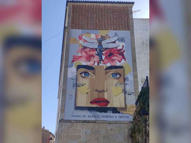 Mural realizado en la fachada próxima a EL Bodegón